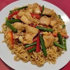 Tallarín Chifa de Pollo