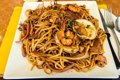 Tallarín Saltado de Mariscos